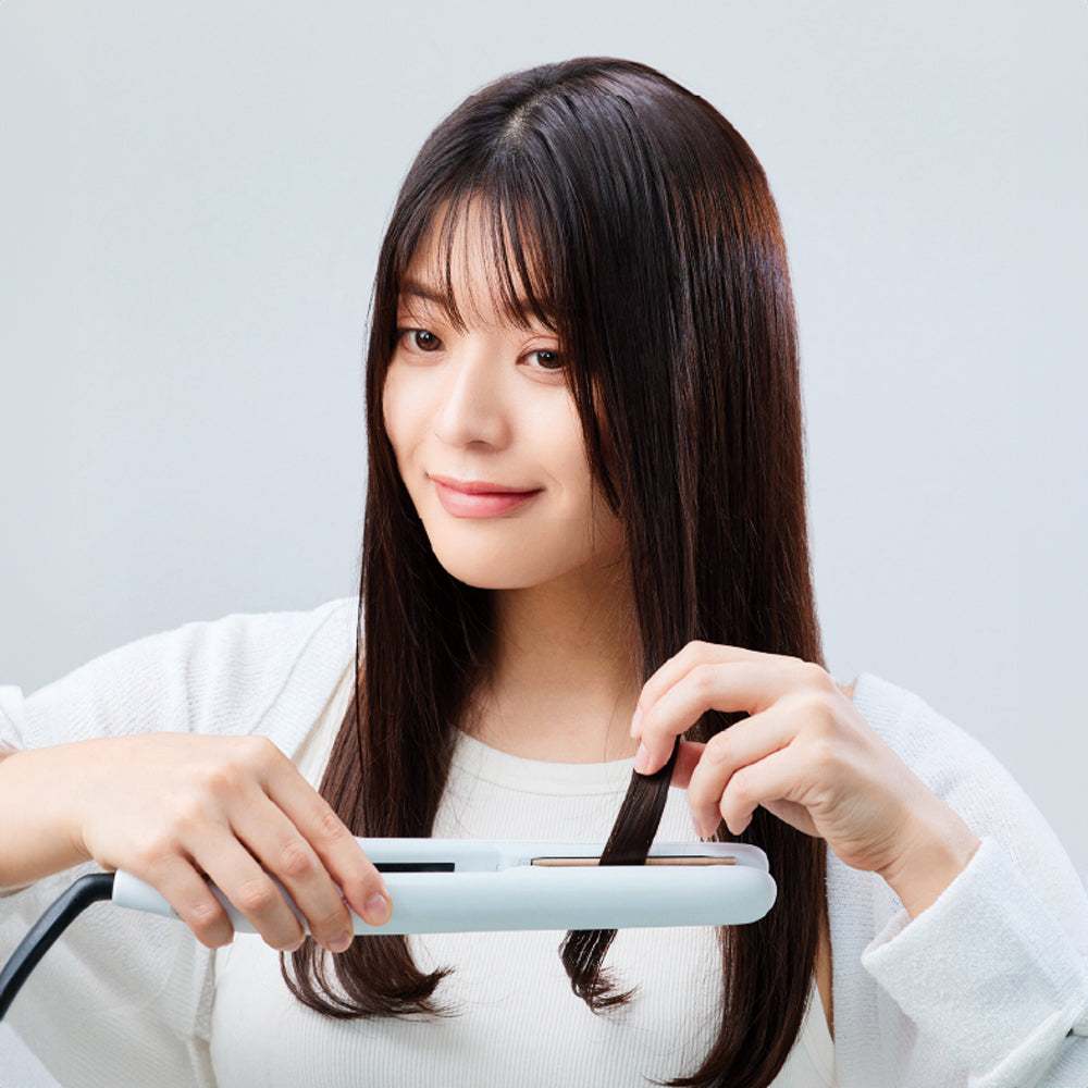 【美品】KINUJO W ストレートヘアアイロン ホワイト KINUJO W-worldwide model- 海外対応ストレートアイロン